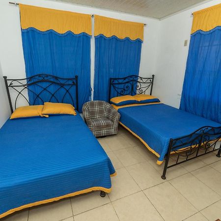 Hostal Amador Familiar Panama City Room photo