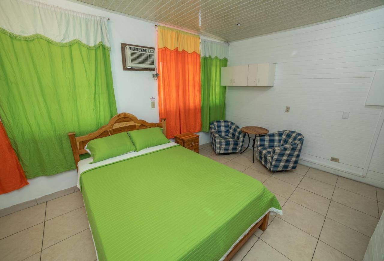 Hostal Amador Familiar Panama City Exterior photo