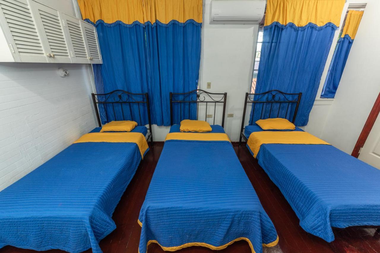 Hostal Amador Familiar Panama City Room photo
