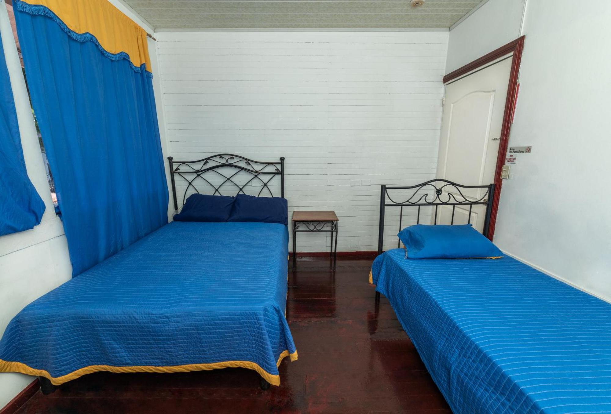 Hostal Amador Familiar Panama City Room photo